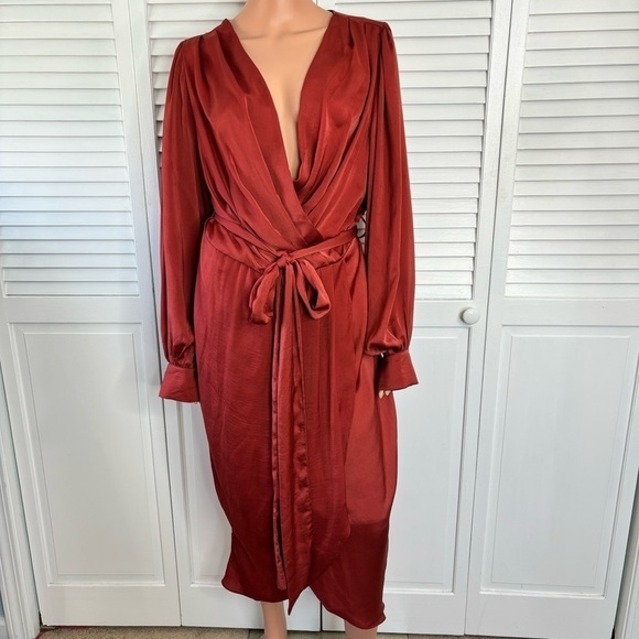 New CITY CHIC Opulent Toffee Elbow Sleeve Dress Size 14 - Picture 2 of 11